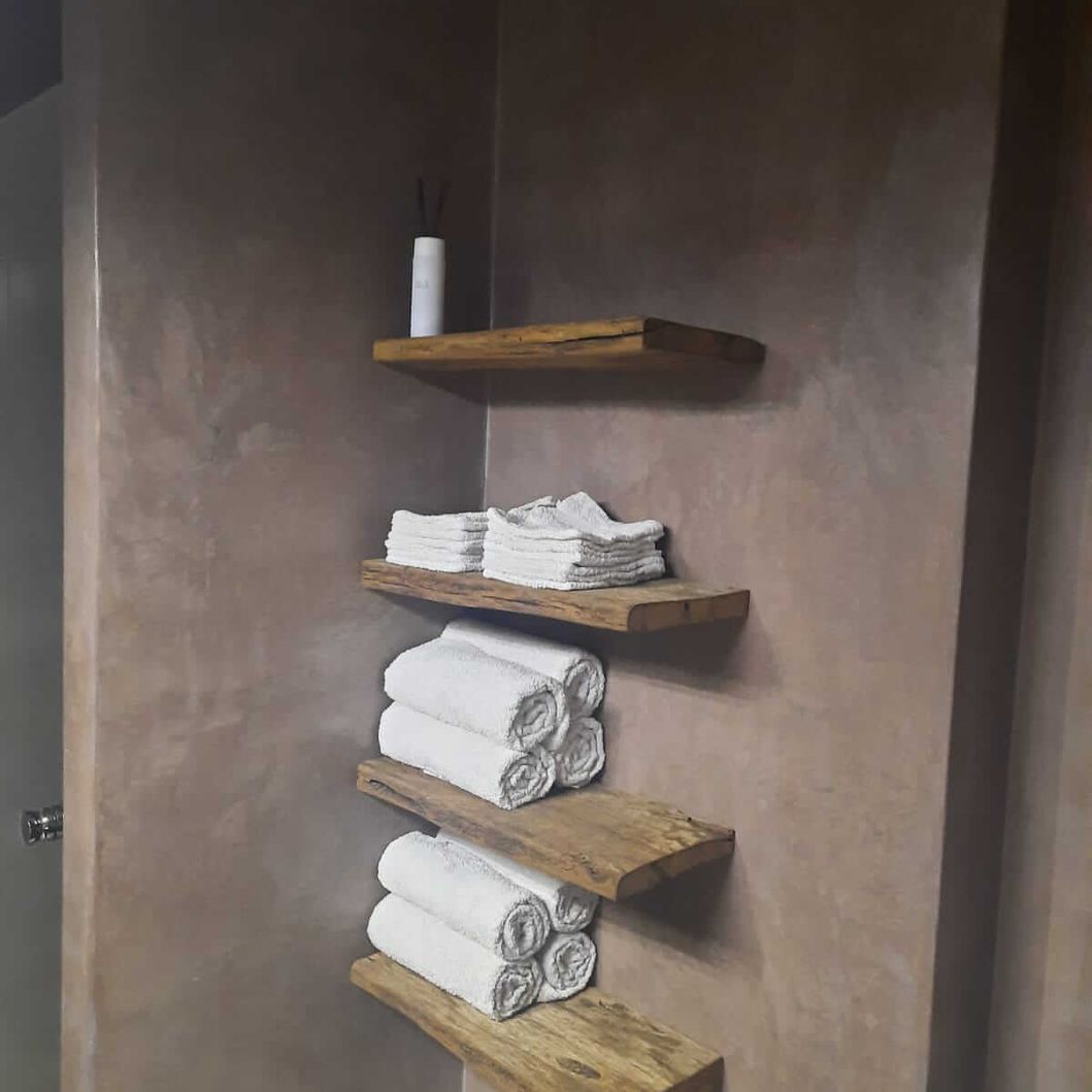 Wandplanken badkamer